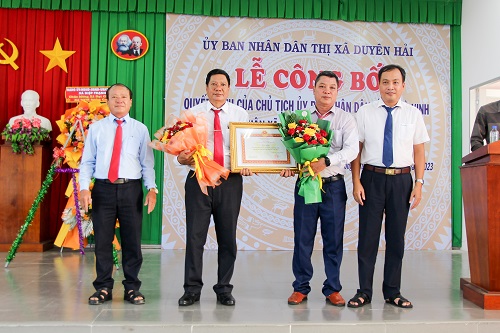 Tổ chức lễ công bố Quyết định của Chủ tịch UBND tỉnh Trà Vinh về công nhận xã Long Hữu đạt chuẩn xã Nông thôn mới nâng cao