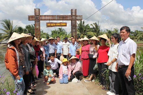 Thị xã Duyên Hải tổ chức tham quan, học tập mô hình du lịch cộng đồng tại Cồn Chim cho các hộ nông dân làm du lịch tại ấp Cồn Ông, xã Dân Thành