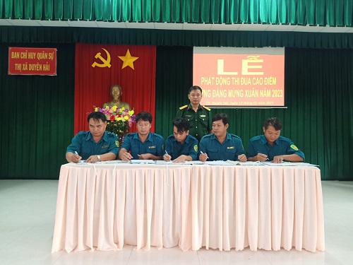 Ban Chỉ huy quân sự thị xã phát động đợt thi đua đột kích chào mừng kỷ niệm 93 năm Ngày thành lập Đảng Cộng sản Việt Nam và mừng xuân Quý Mão năm 2023