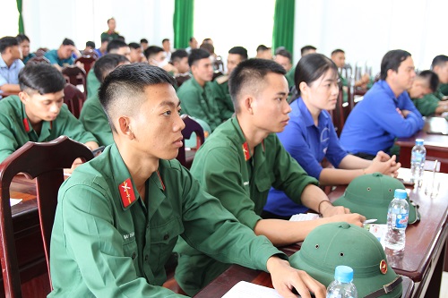 Thị xã Duyên Hải đón nhận quân nhân xuất ngũ trở về địa phương năm 2023