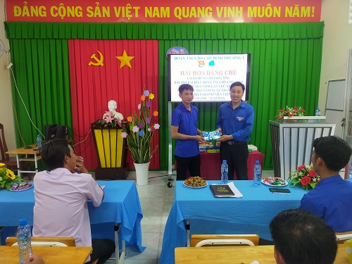 Gương Cán bộ đoàn tiêu biểu trong học tập và làm theo tư tưởng, đạo đức, phong cách Hồ Chí Minh