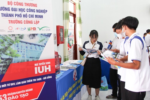 Tư vấn hướng nghiệp cho học sinh khối Trung học phổ thông trên địa bàn thị xã Duyên Hải
