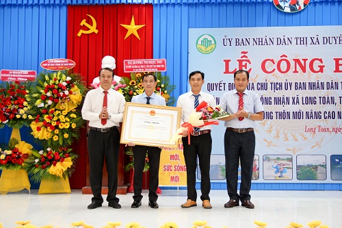 Xã Long Toàn đón Bằng công nhận xã Nông thôn mới nâng cao