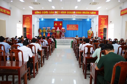 Ban Tuyên giáo Thị ủy Duyên Hải họp mặt kỉ niệm 92 năm ngày truyền thống ngành tuyên giáo của Đảng.