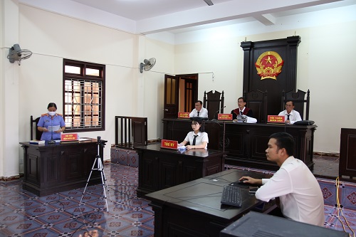 Tòa án Nhân dân thị xã Duyên Hải mở phiên tòa xét xử trực tuyến vụ án Trộm cắp tài sản